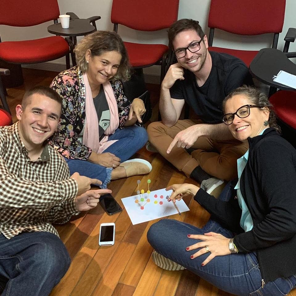 Explorando o STEM: Uma Experiência Envolvente com o Wis Clube e a Professora Julia Peterle