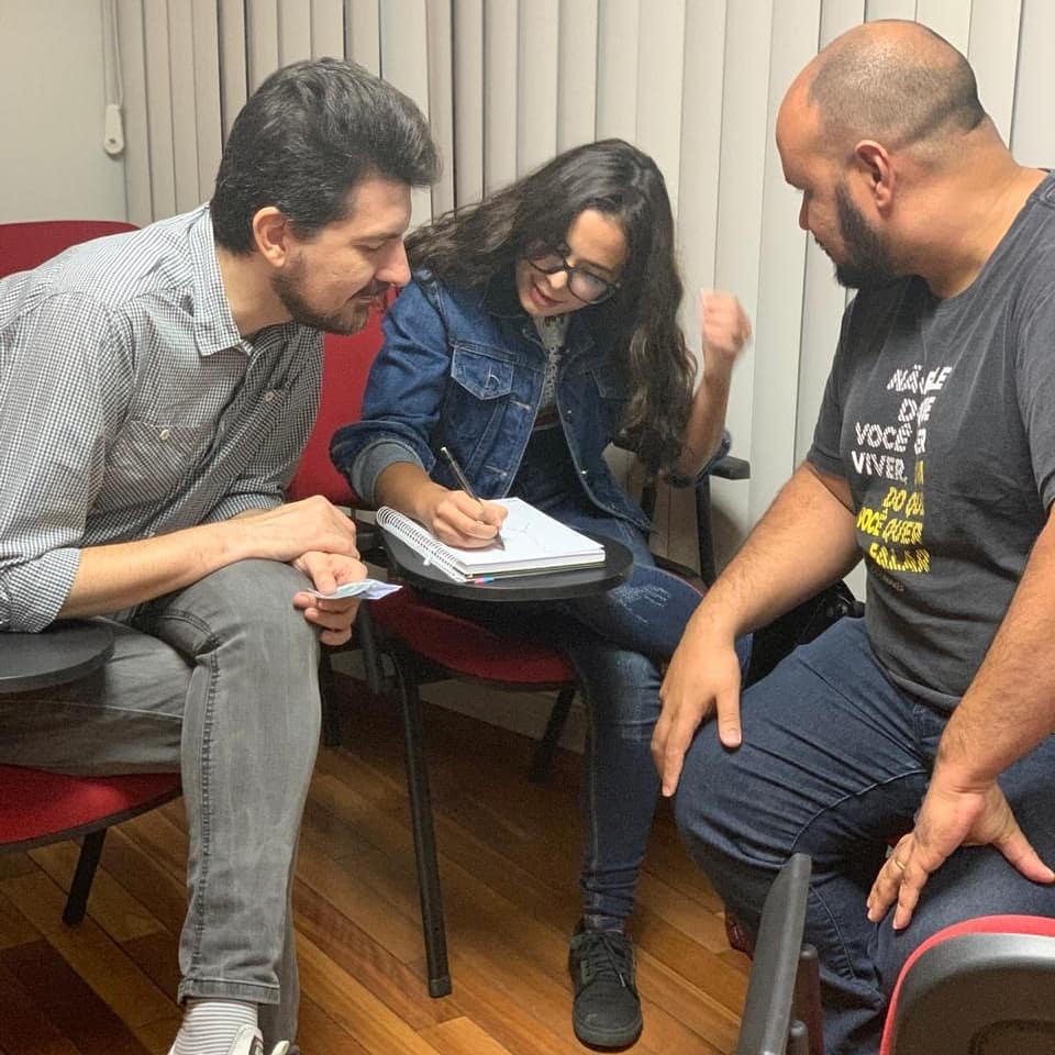 Explorando o STEM: Uma Experiência Envolvente com o Wis Clube e a Professora Julia Peterle